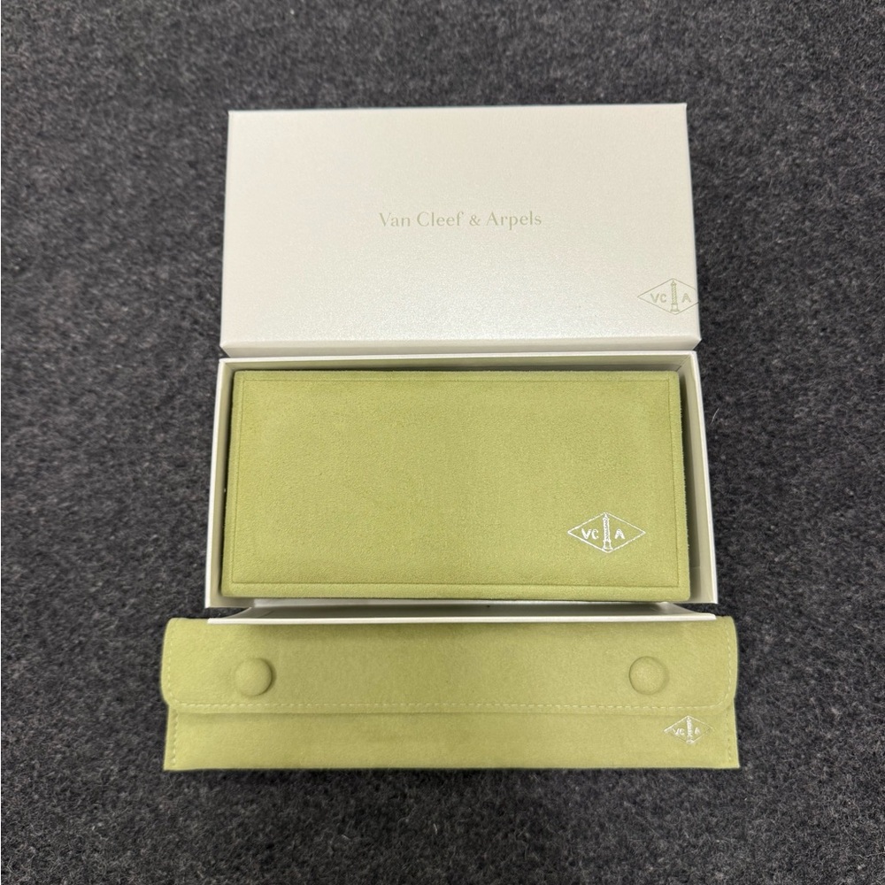 Van Cleef & Arpels Bracelet Case